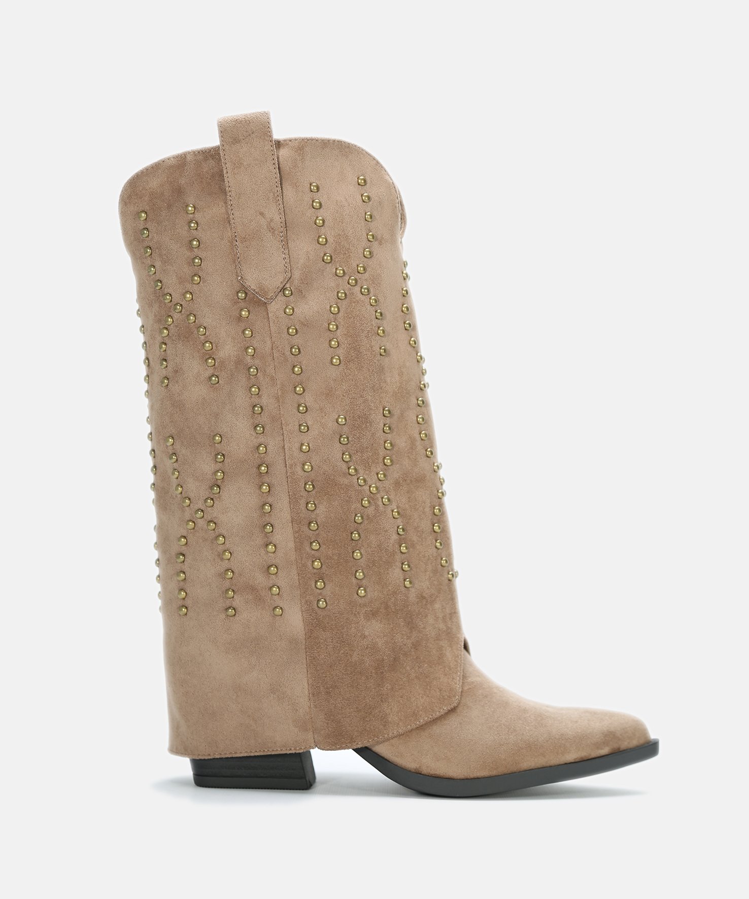 Botas cowboy com tachas e cano m&eacute;dio